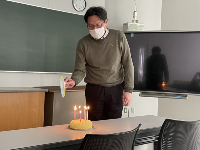 坪田教授お誕生日お祝い(お知らせ)|北海道大学大学院獣医学研究科 野生動物学教室
